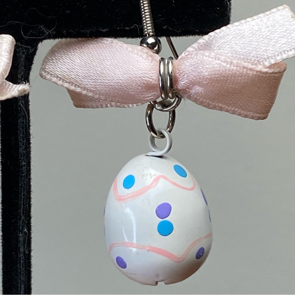 Vintage Easter Egg Earrings! - Picture 2 of 6